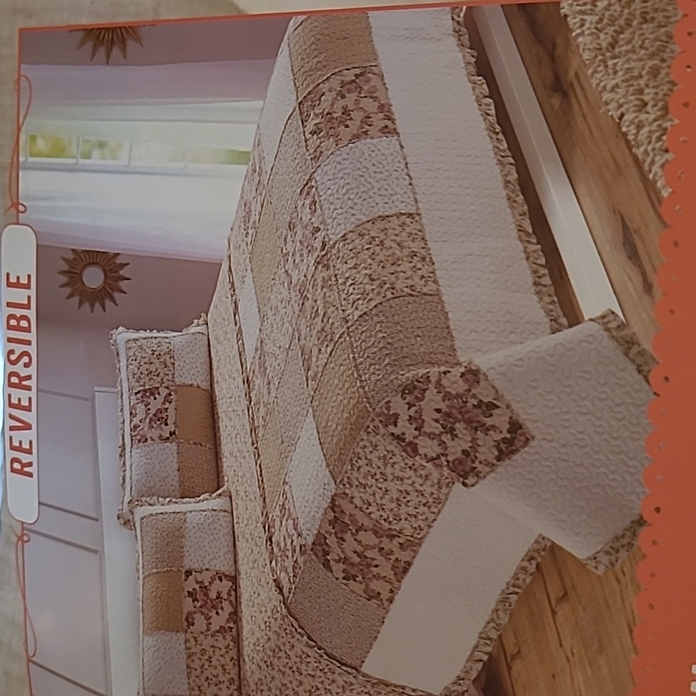 NWT Alicia Queen 100% cotton quilt creams, greens  & rose colors Sz queen